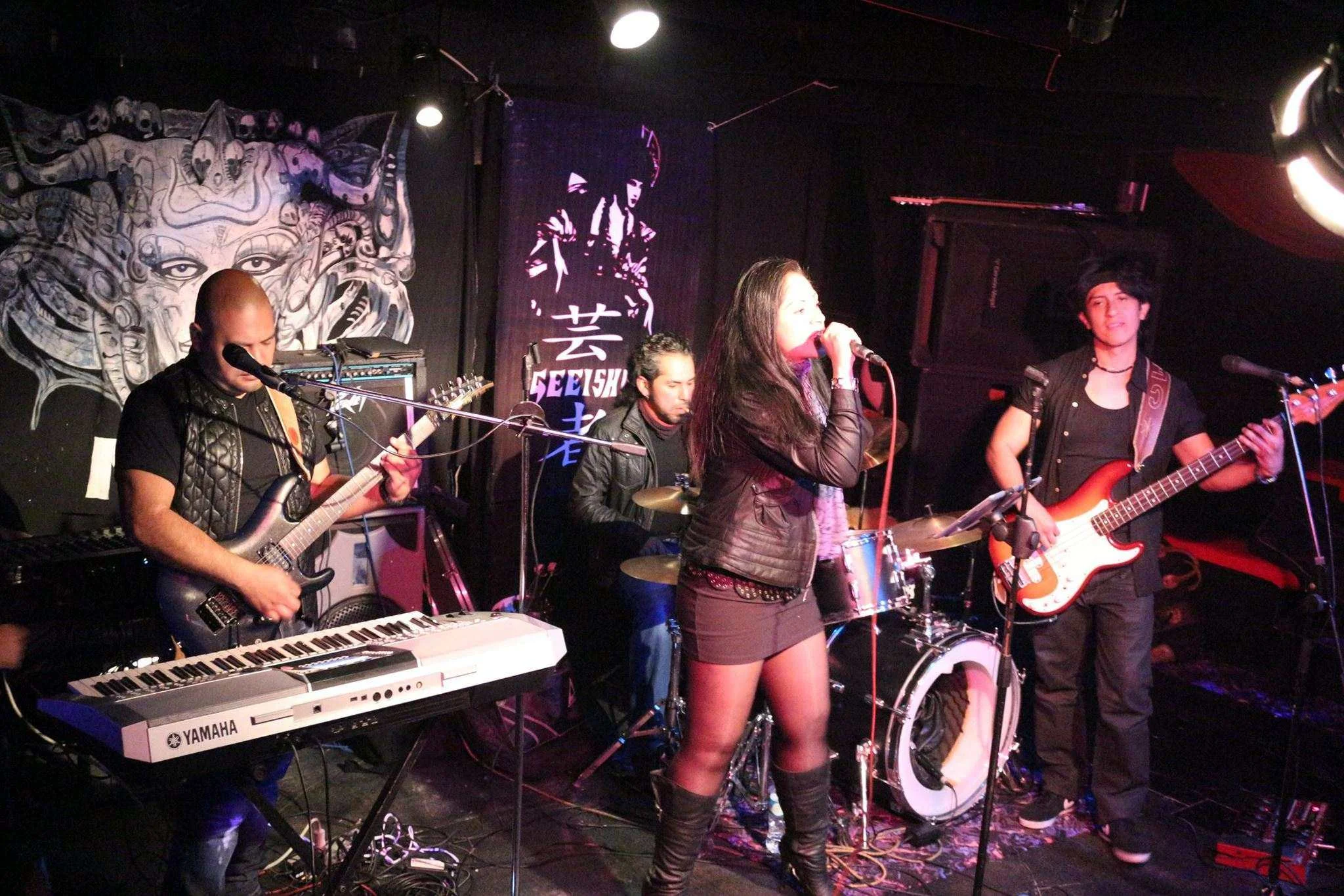 Grupo musical La Célula en actuación